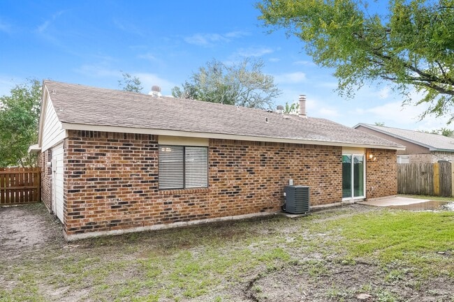 Building Photo - 17611 Ranch Country Rd