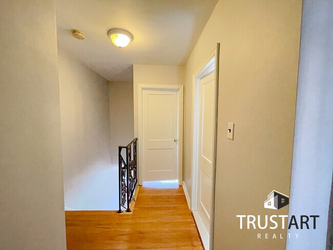 Building Photo - 3 bedroom house in Tacony