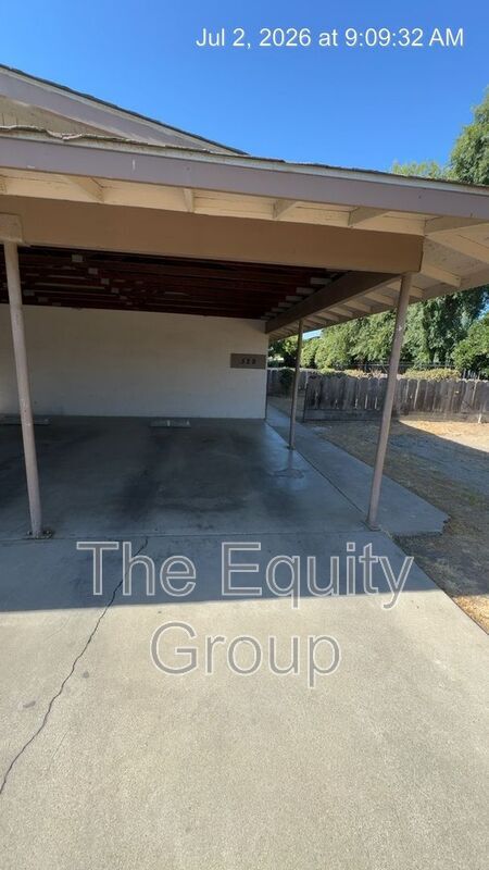 Building Photo - 529 E Kaweah Ave