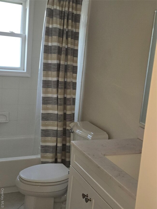 Building Photo - 359 E Pine St