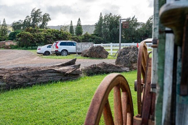 Building Photo - Estate on 1 acre 3 bedroom 2.5 baths and attached 2 car garage