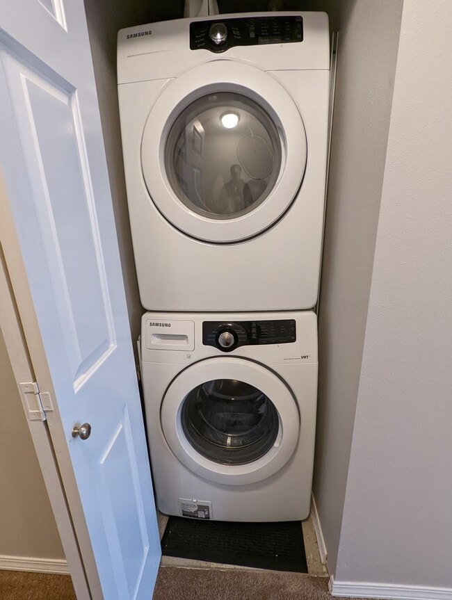 Building Photo - Wallingford Condo