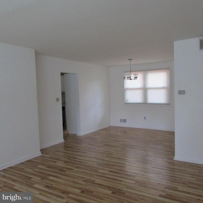 Building Photo - 2700 Sulgrave Ave