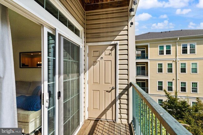 Building Photo - 2465 Army Navy Dr