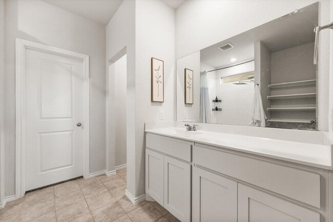 Building Photo - 105 Greengate Dr