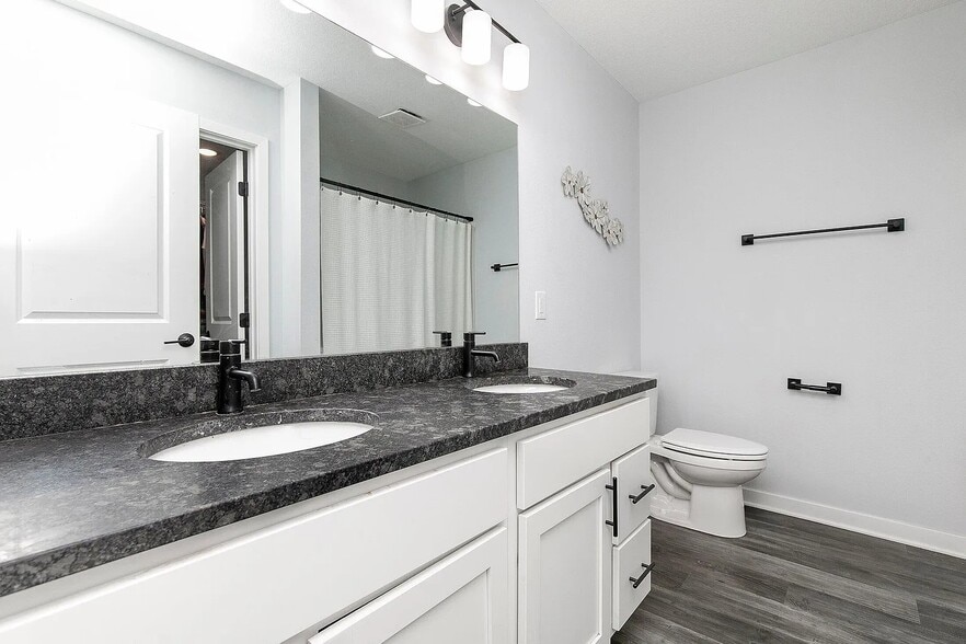 Building Photo - 481 10th St