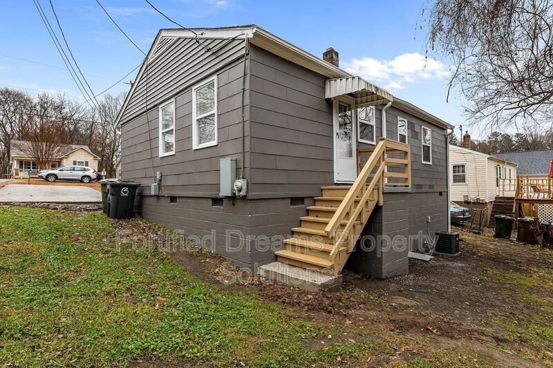 Building Photo - 1710 Rainbow Dr