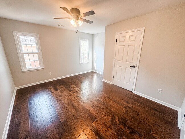 Building Photo - 2059 N Bridge Dr