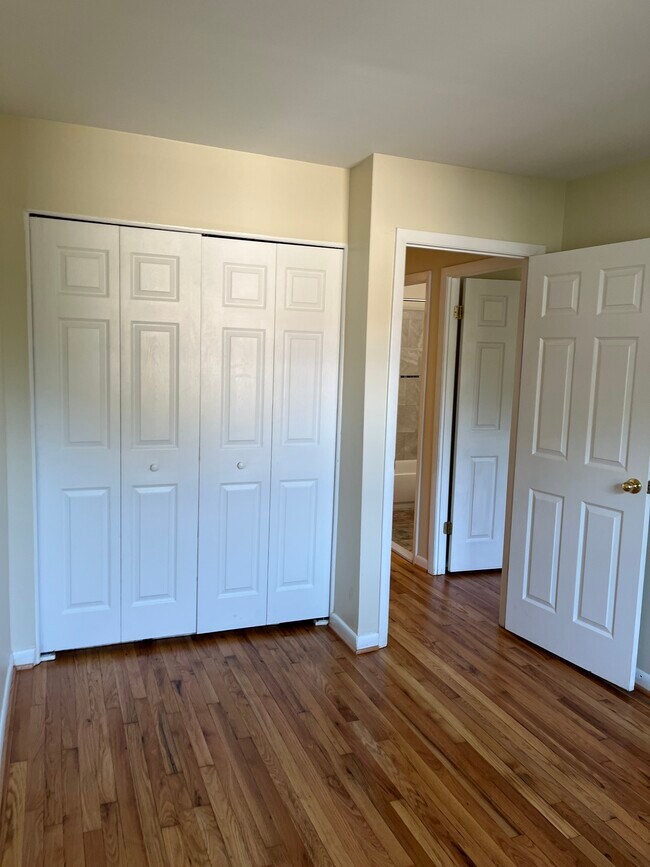 Building Photo - 2 Wimbledon Ln