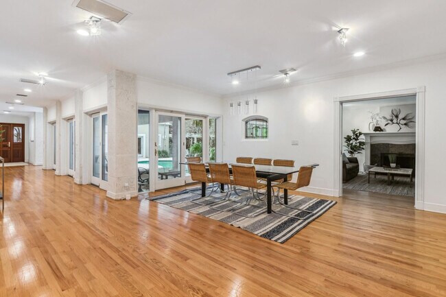 Building Photo - 3301 NE 16th St