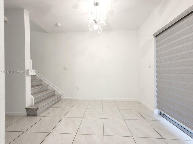 Building Photo - 541 NE 4th Ln