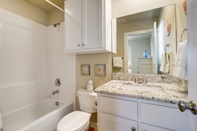 Building Photo - 2606 Eleventh Street-SI ID1023248P