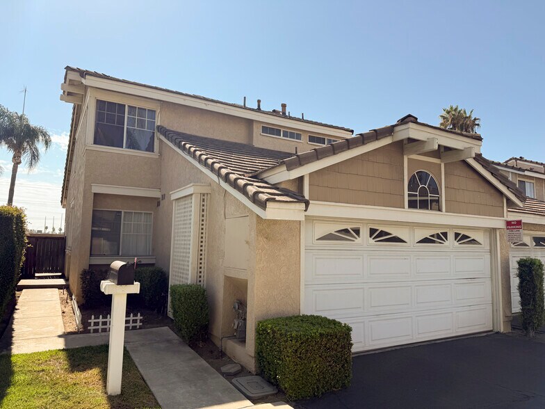 Front of home - 3598 Meadowlark St