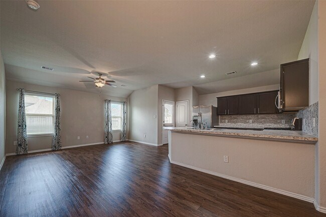 Building Photo - 14004 Lake Cres Dr