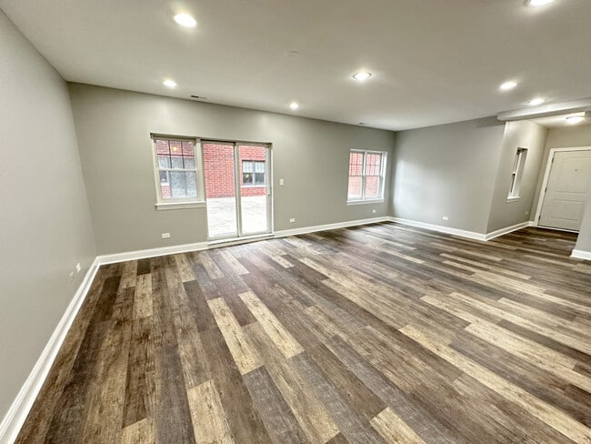 Building Photo - 3705 N Kedzie Ave