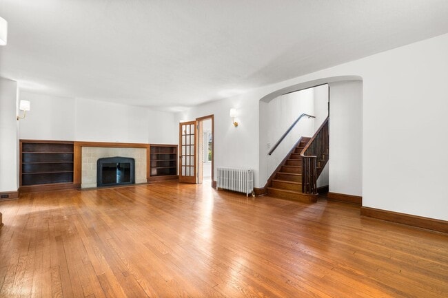 Building Photo - 3 Bed 2.5 Bath - Chevy Chase Colonial - Mo...