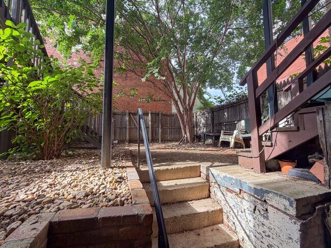 Building Photo - 1445 Clifton St NW