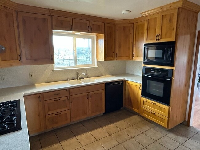 Building Photo - 26997 Rd 164