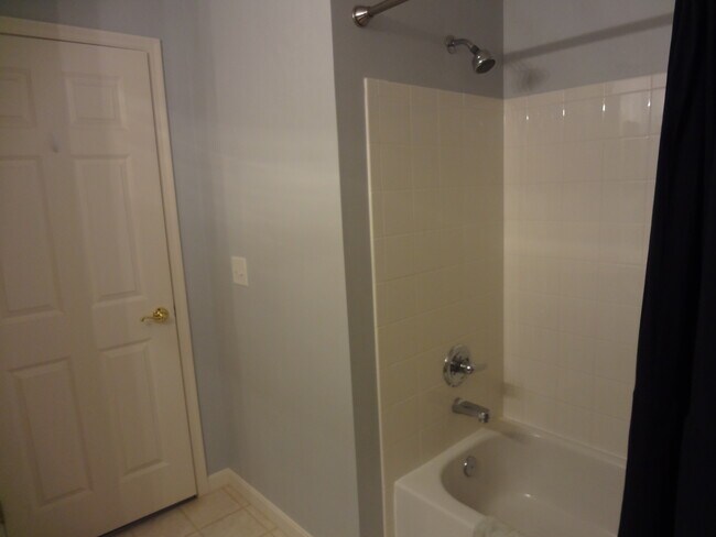 Second full bathroom - 2275 Pinnacle Ct