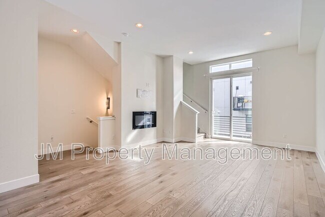 Building Photo - 3090 Wilson Ct