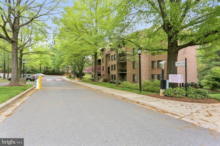 Building Photo - 11415 Commonwealth Dr
