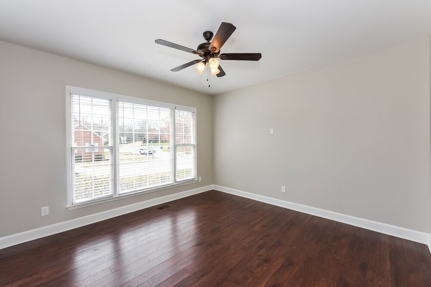 Building Photo - 4340 Cambridge Dr