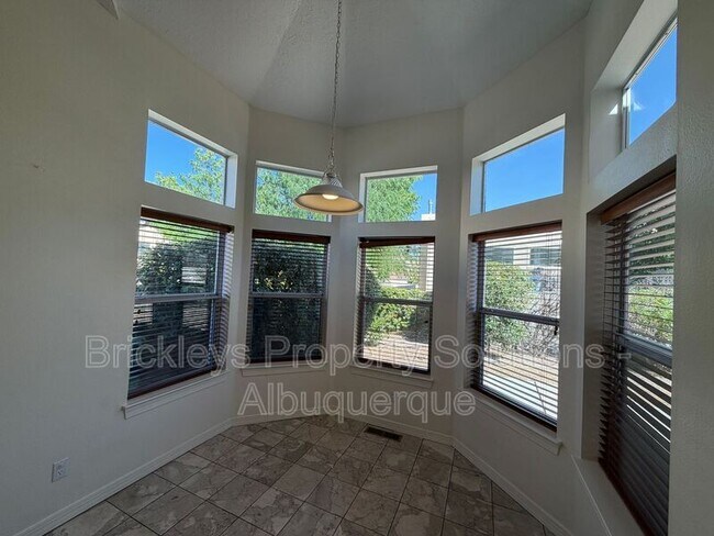 Building Photo - 6517 Glen Oak NE