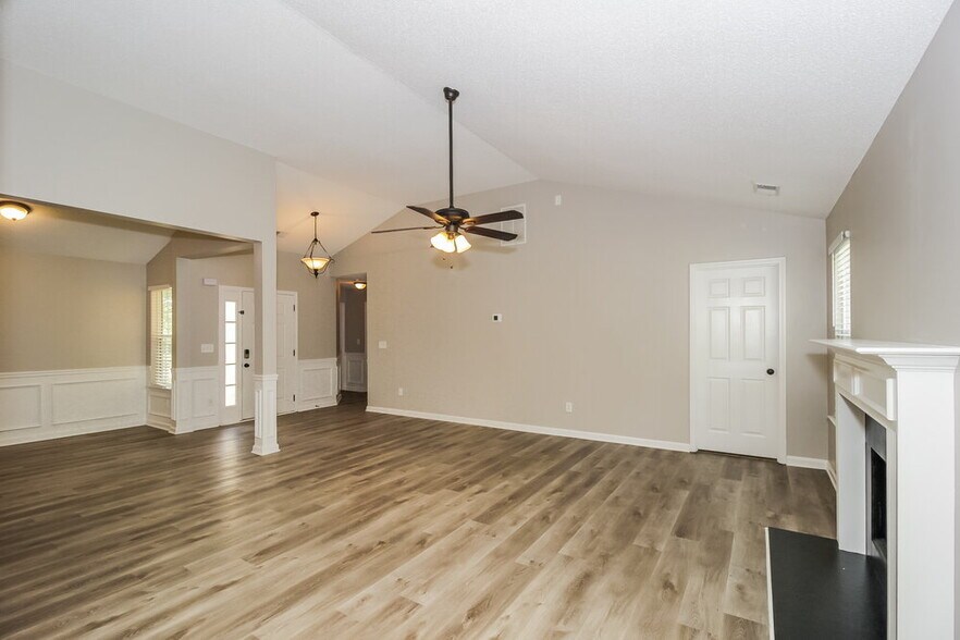 Building Photo - 526 Firethorn Ct