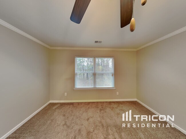 Building Photo - 5175 Howell Ct