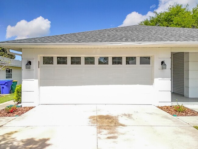 Building Photo - 2 Bedroom, 2 Bath | Lake Community | Dock & Boat Ramp Access