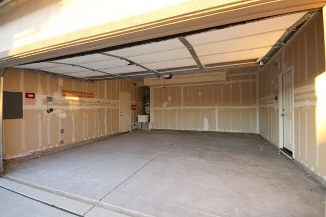 Building Photo - Gorgeous Elk Grove Home