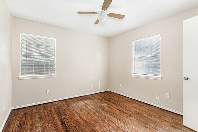 Building Photo - 10818 Sharondale Ln