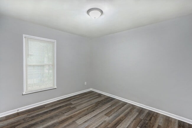 Building Photo - Large 3BR/2BA East Savannah House For Rent
