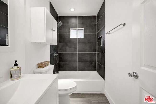 Building Photo - 201 E 91st St