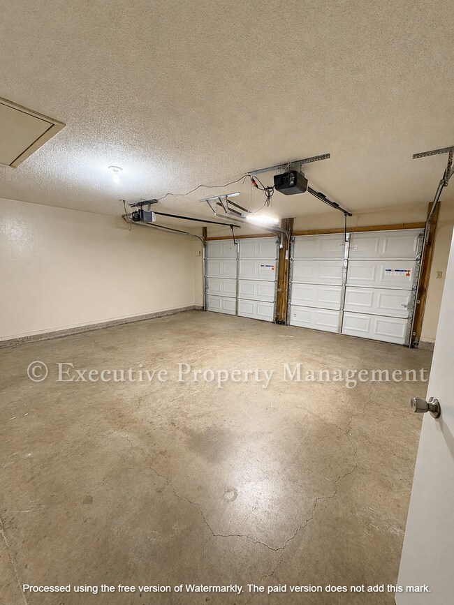 Building Photo - 410 Jeffrey