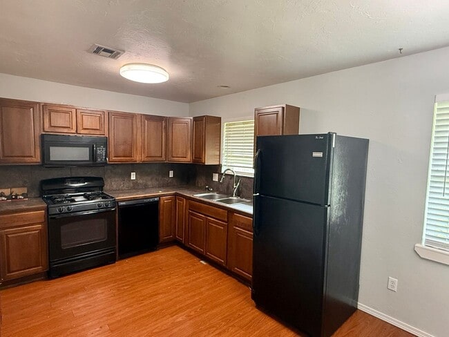 Building Photo - Cute 3 bed, 1 Bath in Central Edmond