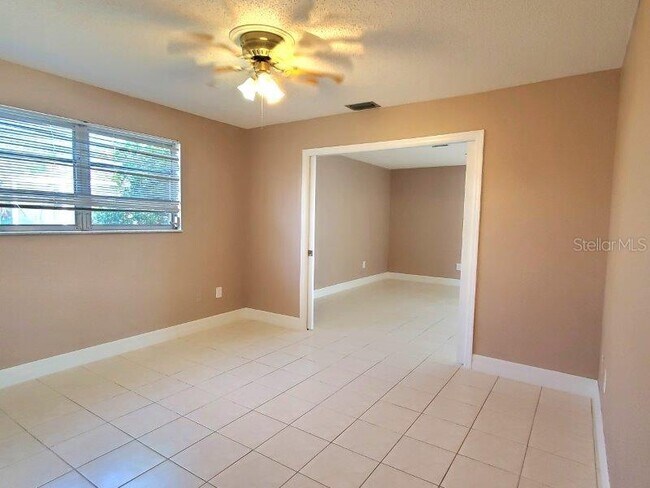 Building Photo - 910 Santa Brigida Ct