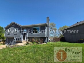 Building Photo - Charming Split Level 3 Bedroom Home in Kansas City!