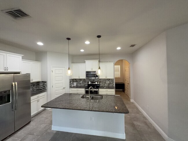 Building Photo - 15543 Waterleigh Cove Dr