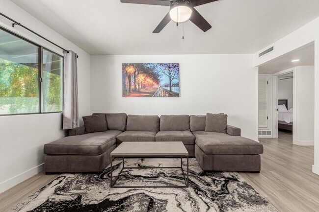 Building Photo - 6622 E Avalon Dr