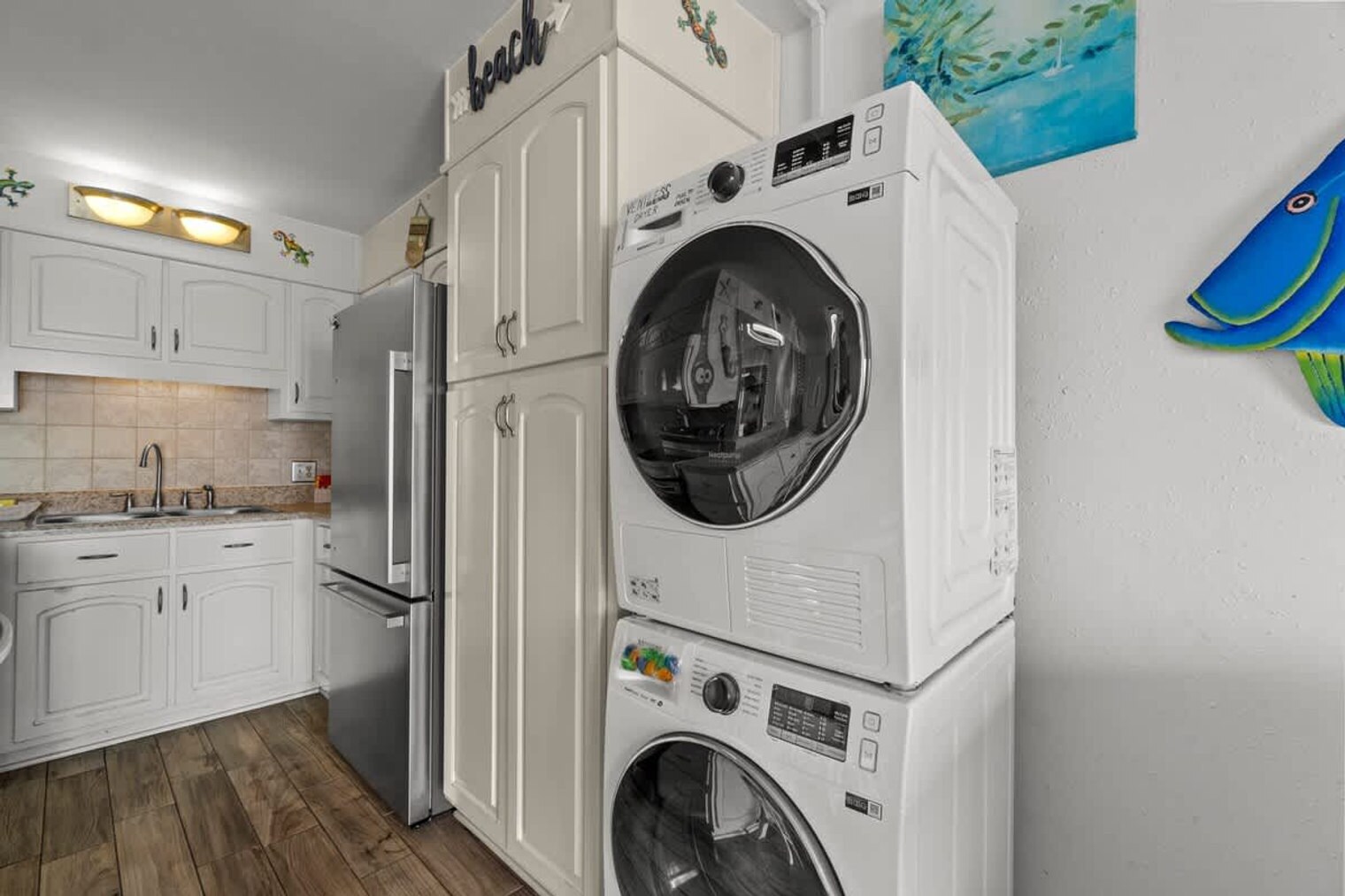 Building Photo - 8743 Thomas Dr