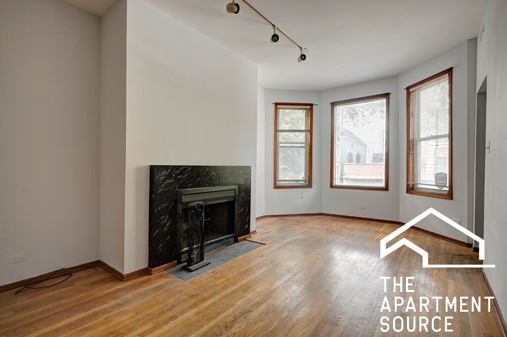 Building Photo - 2453 N Greenview Ave