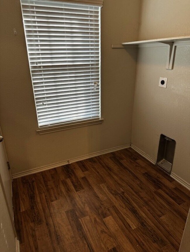 Building Photo - 2433 Stoneham Ct