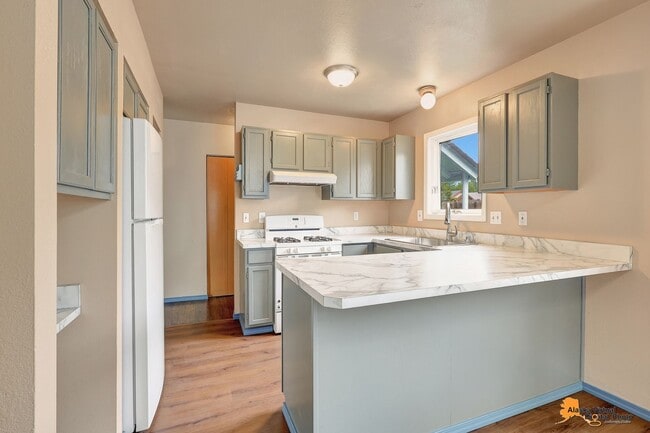 Building Photo - East Anchorage Home with In Unit Laundry a...