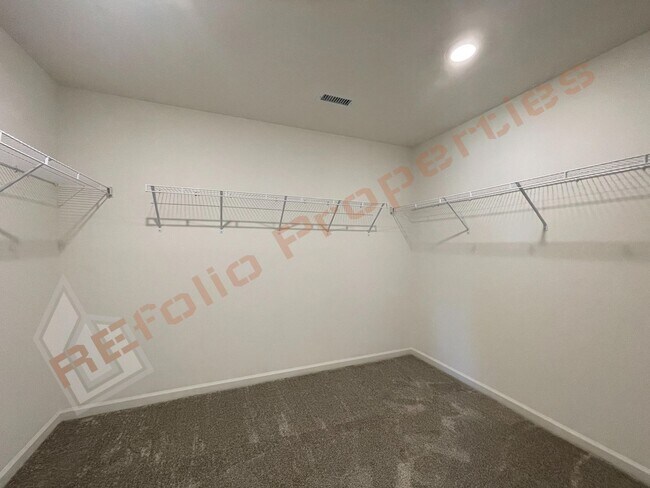 Building Photo - 6117 Oak Psge Dr