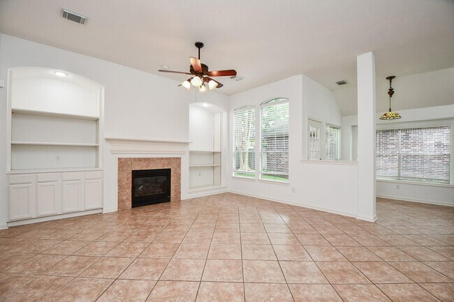 Building Photo - 535 Avery Dr