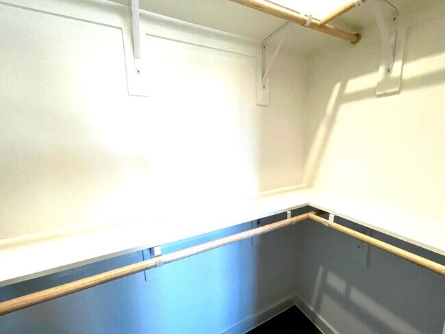 Building Photo - 701 Saginaw Sq Blvd