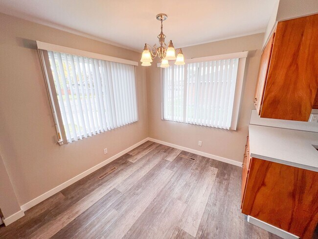 Building Photo - 147 W Fremont Ave