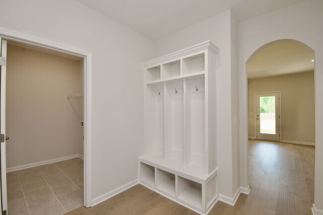 Building Photo - Brand New Hugston Home Near Lee Scott Acad...