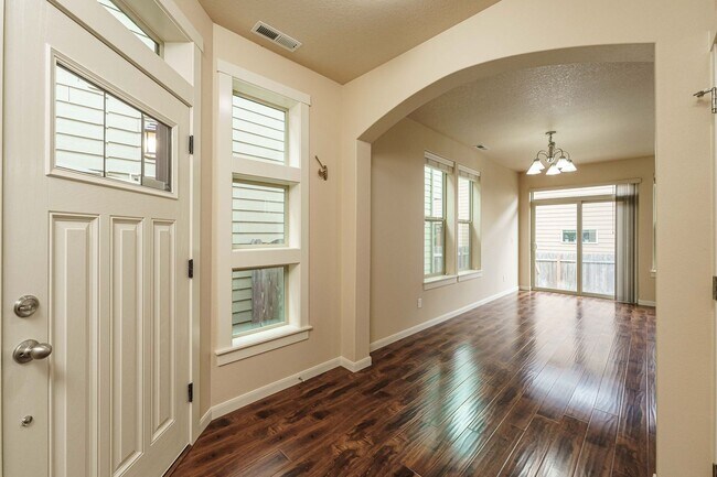 Building Photo - ASK ABOUT ONE MONTH FREE SPECIAL - Ask Us How! Convenient Location 3 Bedroom 2.5 Bathroom with Fe...